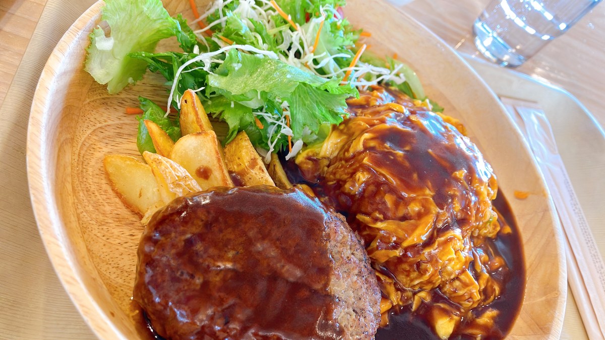 ハンバーグオムライス