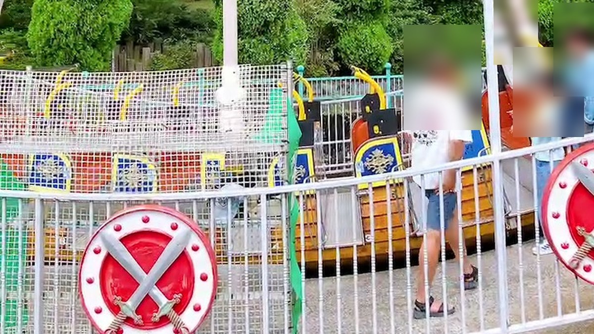 東条湖おもちゃ王国のスイングボート・ドラゴンの乗り場
